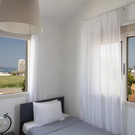 Tonia Seaview פרוטאראס