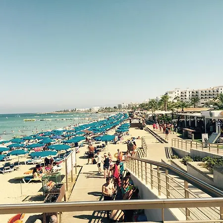 Tonia Seaview פרוטאראס