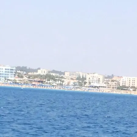 Tonia Seaview *